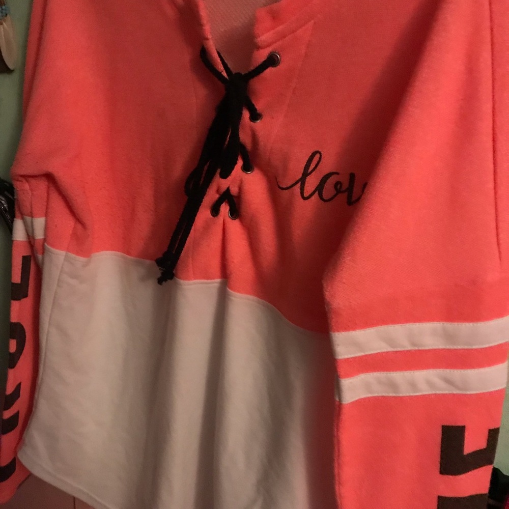 Sweaters - Picture 5 of 5